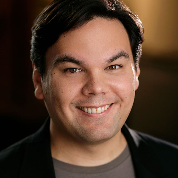 Headshot of Robert Lopez
